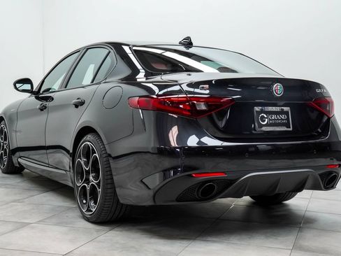 Used 2022 Alfa Romeo Giulia Veloce RWD image 9