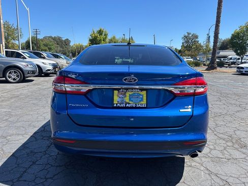 Used 2017 Ford Fusion SE w/ Fusion SE Technology Package FWD image 5