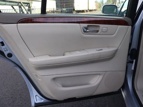 Used 2006 Cadillac DTS Luxury II w/ Sun And Sound Package image 37