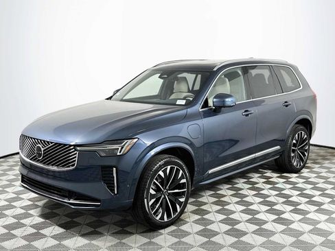 Used 2026 Volvo XC90 T8 Plus w/ Protection Package Premier AWD/4WD image 3
