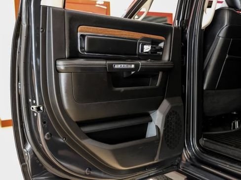 Used 2018 RAM 3500 Laramie w/ Convenience Group AWD/4WD image 46
