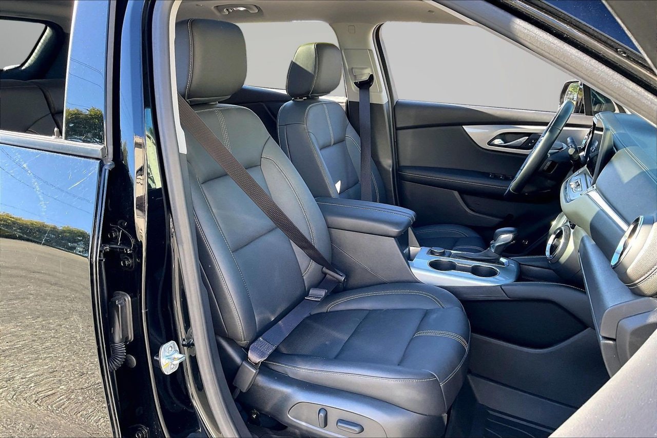 Used 2025 Chevrolet Blazer LT w/ Midnight/Sport Edition FWD image 23