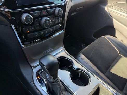 Used 2020 Jeep Grand Cherokee Altitude image 13