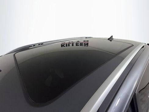 Used 2025 Volkswagen Taos SEL image 14