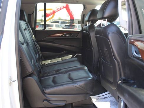 Used 2018 Cadillac Escalade ESV Luxury image 10