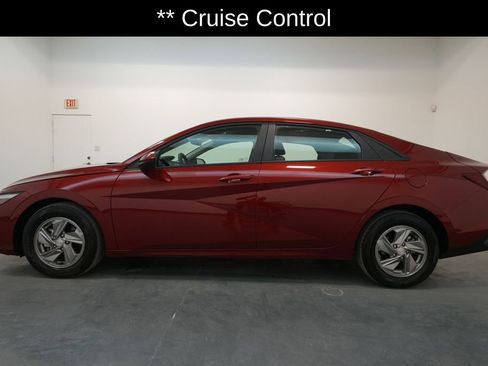 Certified 2025 Hyundai Elantra SE image 4