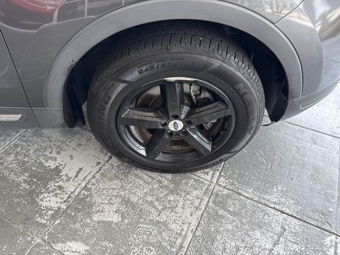 Used 2019 Ford Explorer XLT w/ Equipment Group 202A FWD image 13