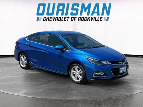 Used 2018 Chevrolet Cruze LT w/ Sun And Sound Package FWD image 1
