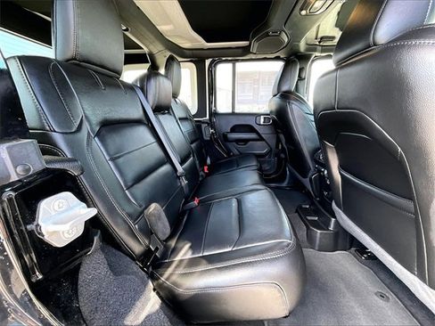 Used 2020 Jeep Wrangler Unlimited Sahara image 16