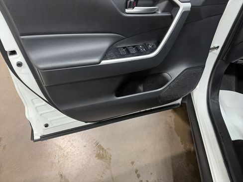 Used 2025 Toyota RAV4 XLE AWD/4WD image 10