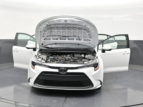 Used 2025 Toyota Corolla LE FWD image 33