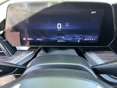 Used 2025 Chevrolet Tahoe Z71 AWD/4WD image 28