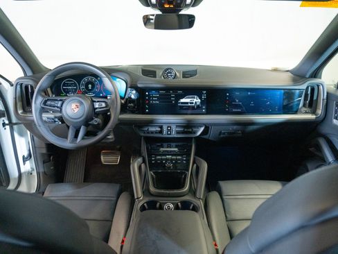 Certified 2026 Porsche Cayenne AWD/4WD image 25