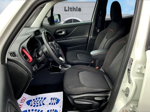 Used 2023 Jeep Renegade Trailhawk image 11