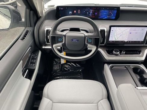 New 2025 Ford Expedition Platinum w/ Platinum Ultimate Package image 10