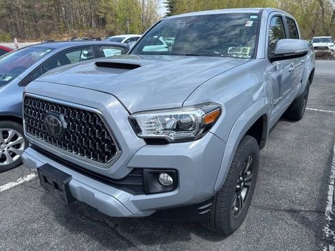 Used 2018 Toyota Tacoma TRD Sport AWD/4WD image 3