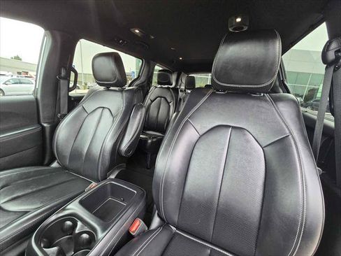 Used 2025 Chrysler Pacifica Select FWD image 21