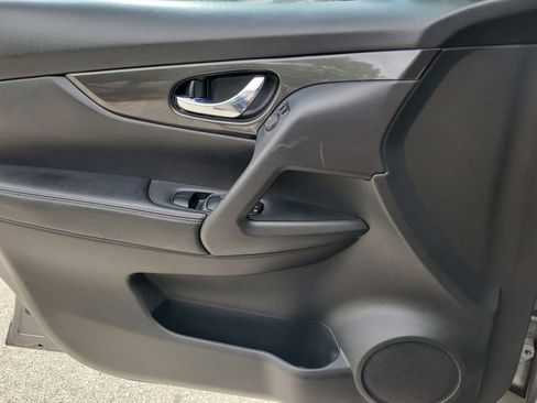 Certified 2020 Nissan Rogue SV FWD image 24