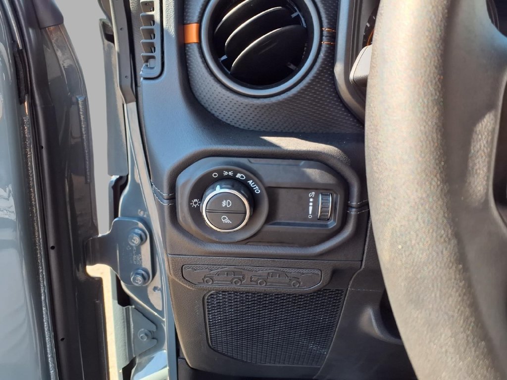 Used 2026 Jeep Gladiator Mojave AWD/4WD image 18