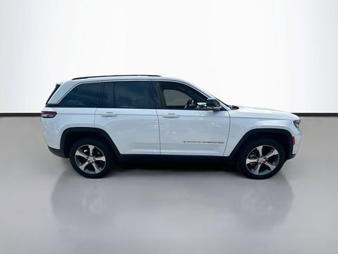 Used 2023 Jeep Grand Cherokee Limited w/ Luxury Tech Group II AWD/4WD image 5