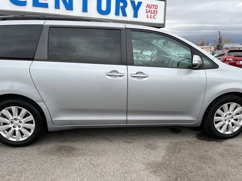 Used 2017 Toyota Sienna Limited image 20