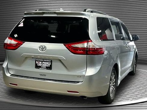 Used 2019 Toyota Sienna XLE FWD image 6