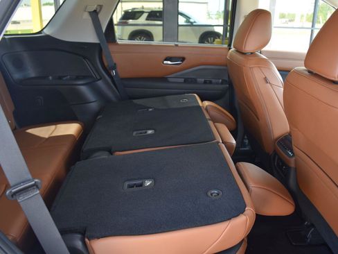 Used 2025 Nissan Pathfinder Platinum w/ Cargo Package FWD image 75