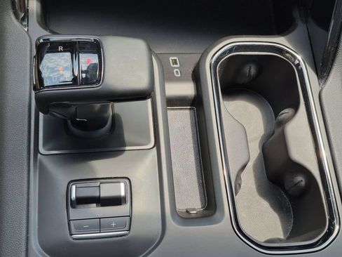 Used 2024 GMC Sierra 1500 AT4 w/ Technology Package AWD/4WD image 19