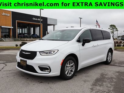 New 2026 Chrysler Pacifica Select