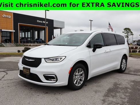 New 2026 Chrysler Pacifica Select image 1