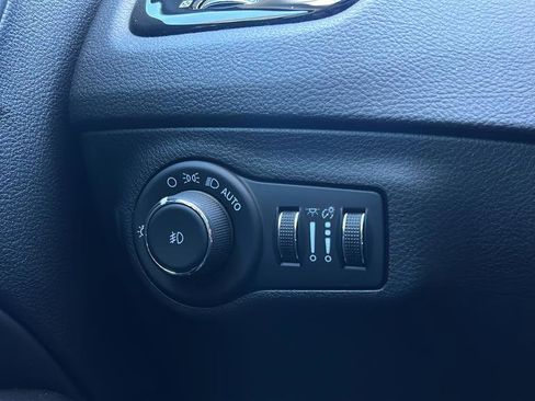 Used 2021 Jeep Compass Limited image 32