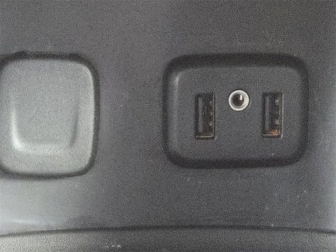 Used 2019 GMC Acadia SLE image 26