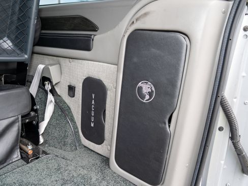 Used 2022 GMC Savana 2500 Extended RWD image 40