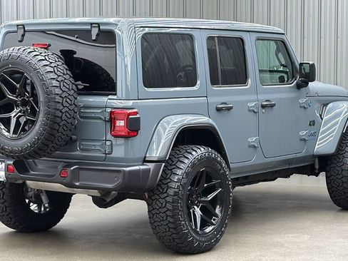 Used 2025 Jeep Wrangler Unlimited Sahara w/ Safety Group AWD/4WD image 5