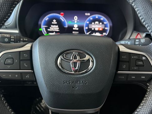 Used 2025 Toyota Sienna XSE image 22