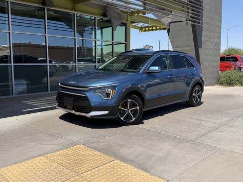 Used 2025 Kia Niro EX FWD image 1