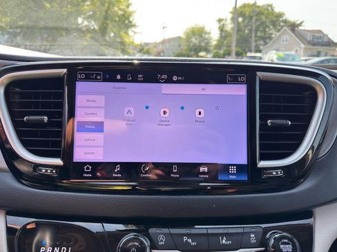 Used 2023 Chrysler Pacifica Touring-L FWD image 73