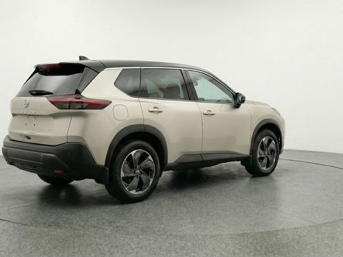 Used 2025 Nissan Rogue SV image 9