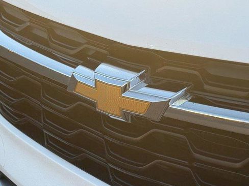 Used 2025 Chevrolet Trax LT w/ LT Convenience Package image 32