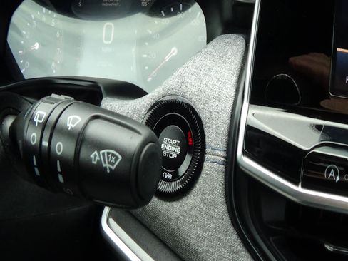 Certified 2025 Jeep Compass Latitude AWD/4WD image 27
