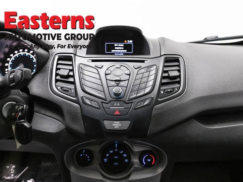 Used 2019 Ford Fiesta SE image 12