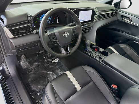 Used 2025 Toyota Camry SE FWD image 23