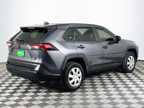 Used 2022 Toyota RAV4 LE AWD/4WD image 10