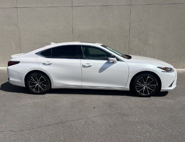 Used 2024 Lexus ES 300h w/ Premium Package FWD image 5