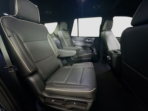 Used 2024 GMC Yukon SLT w/ SLT Luxury Package RWD image 27