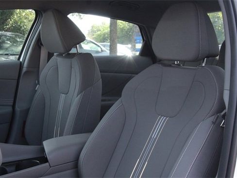 Certified 2025 Hyundai Elantra SEL image 10