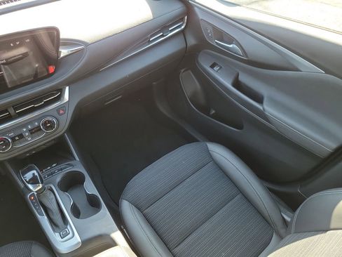 Used 2024 Buick Envista Preferred w/ Convenience II Package image 16