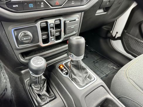 Used 2025 Jeep Wrangler Unlimited Sahara image 20