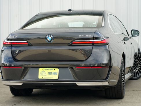 Used 2024 BMW i7 eDrive50 w/ M Sport Package image 5