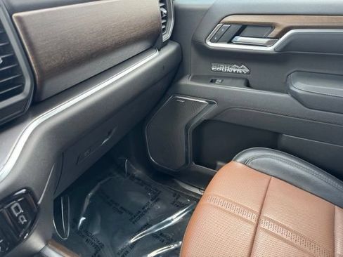 Certified 2025 Chevrolet Silverado 1500 High Country AWD/4WD image 24